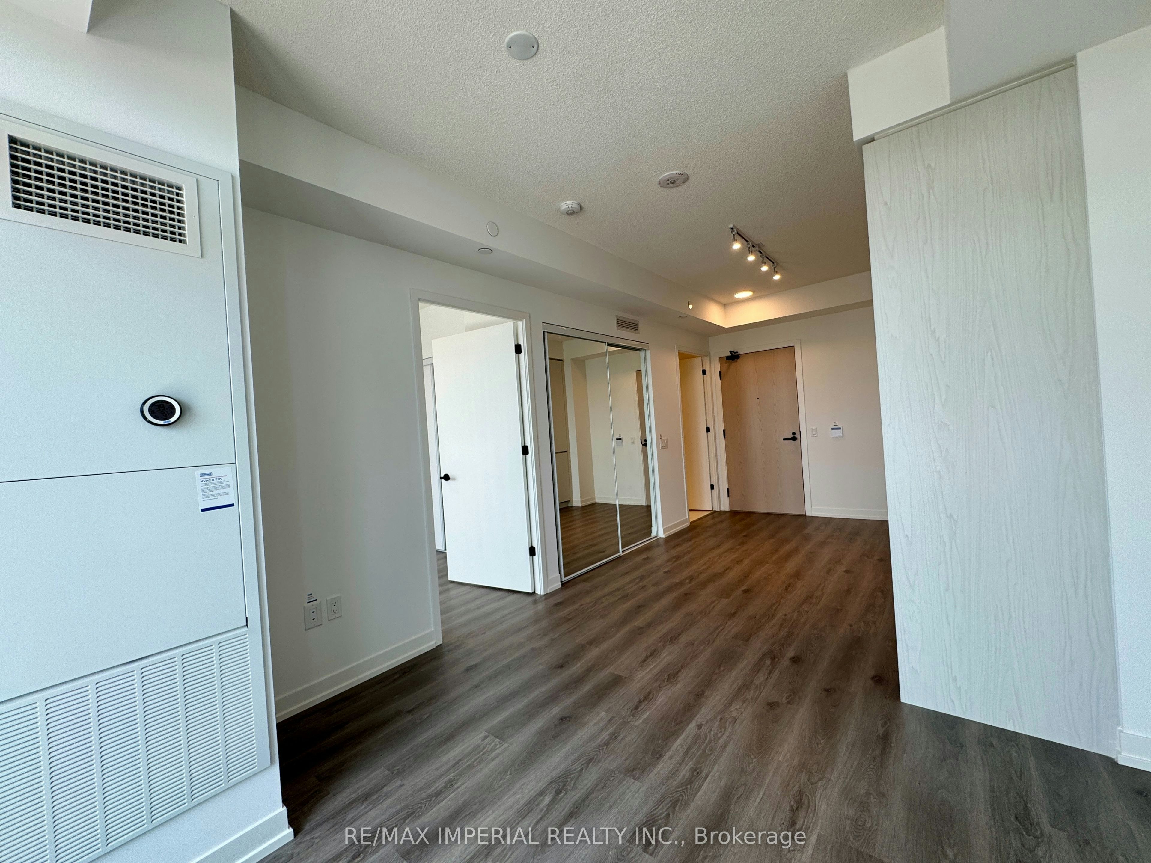 811-28 Interchange Way, Vaughan, ON, L4K 0P8 - 6