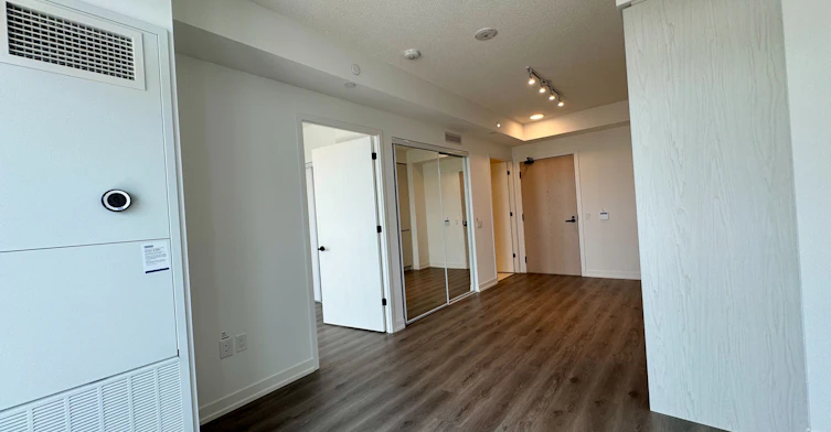 811-28 Interchange Way, Vaughan, ON, L4K 0P8 - 6