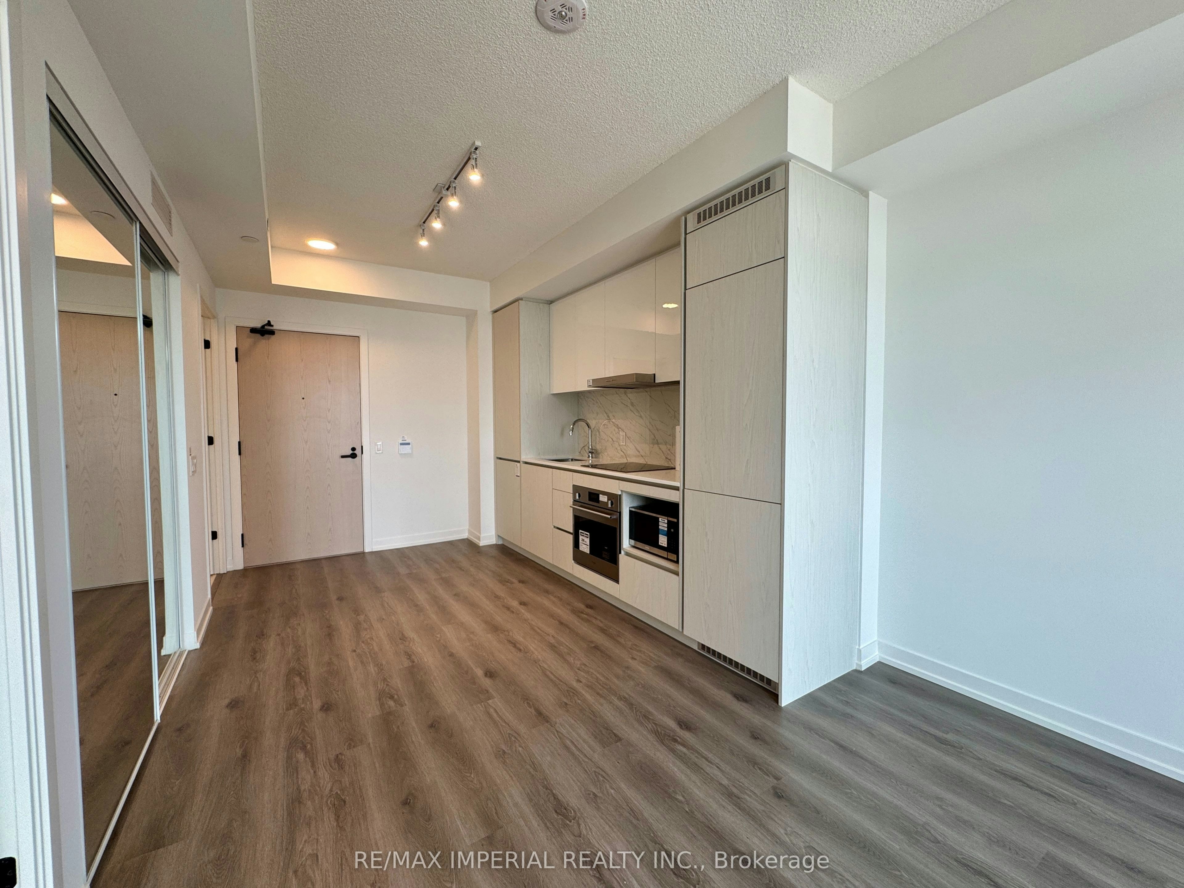 811-28 Interchange Way, Vaughan, ON, L4K 0P8 - 5