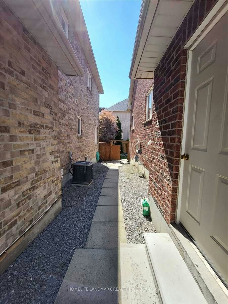 800 Colter Street N, Newmarket, ON, L3X 2V2 - 2