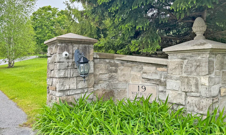19 Wolf Run Court