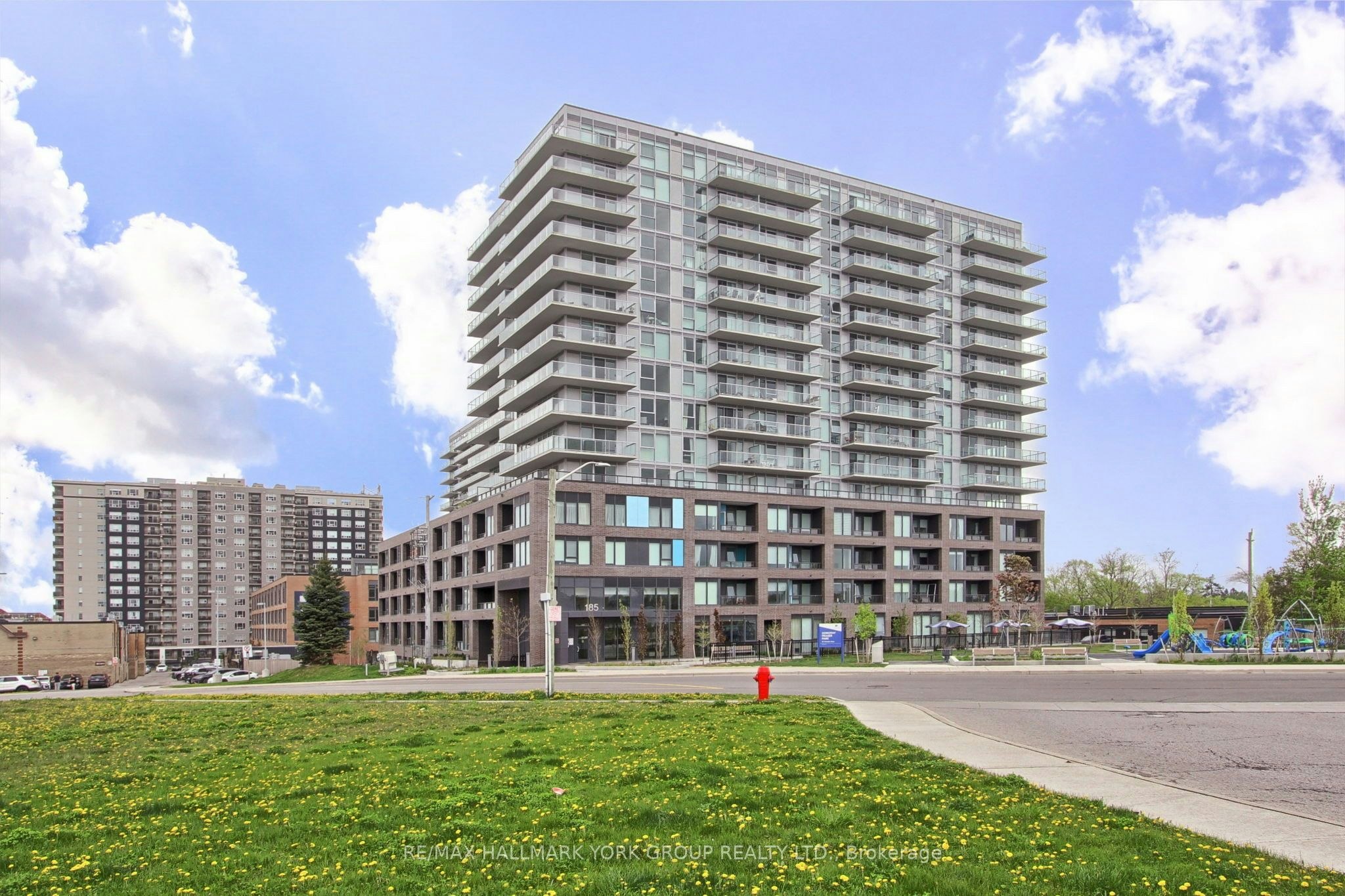 419-185 Deerfield Road, Newmarket, ON, L3Y 0G7
