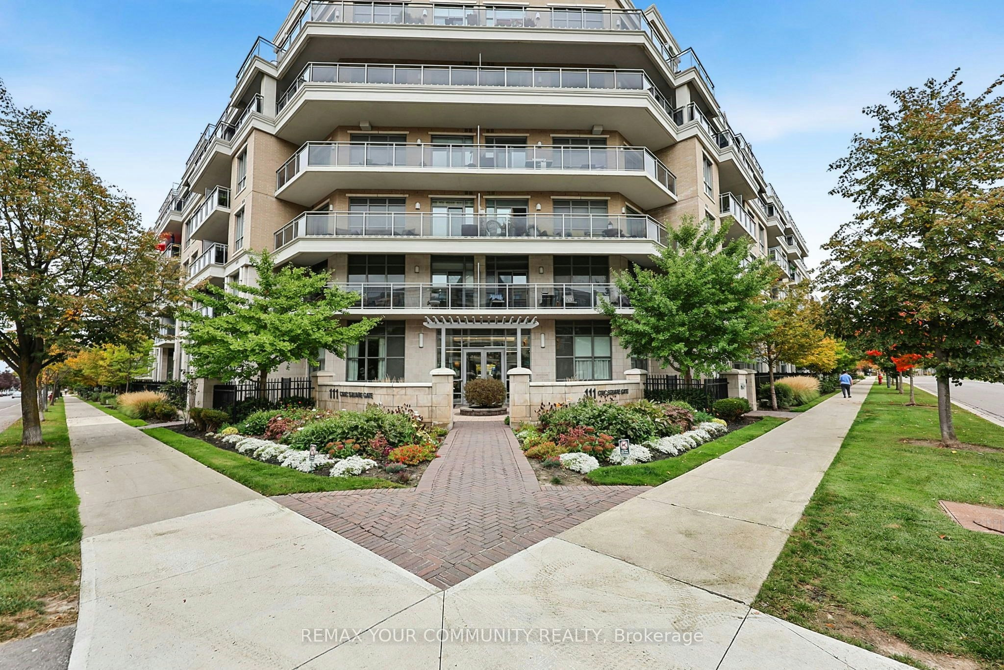 222-111 Civic Square Gate, Aurora, ON, L4G 0S6