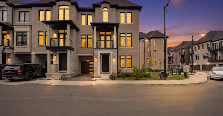 121 De La Roche Drive, Vaughan, ON, L4H 5A3