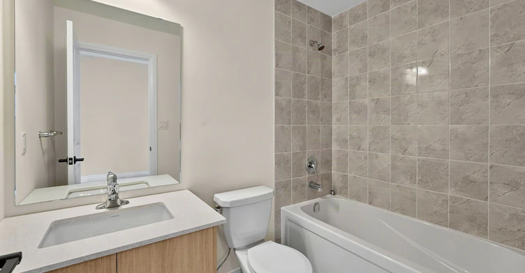 121 De La Roche Drive, Vaughan, ON, L4H 5A3 - 4