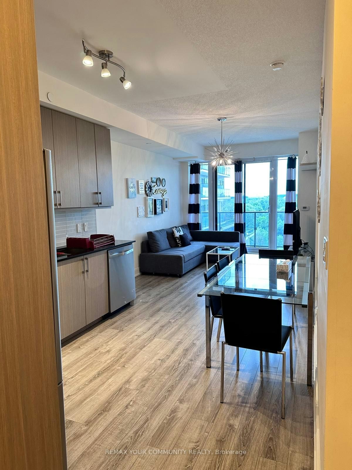 807B-9600 Yonge Street, Richmond Hill, ON, L4C 0X3 - 5