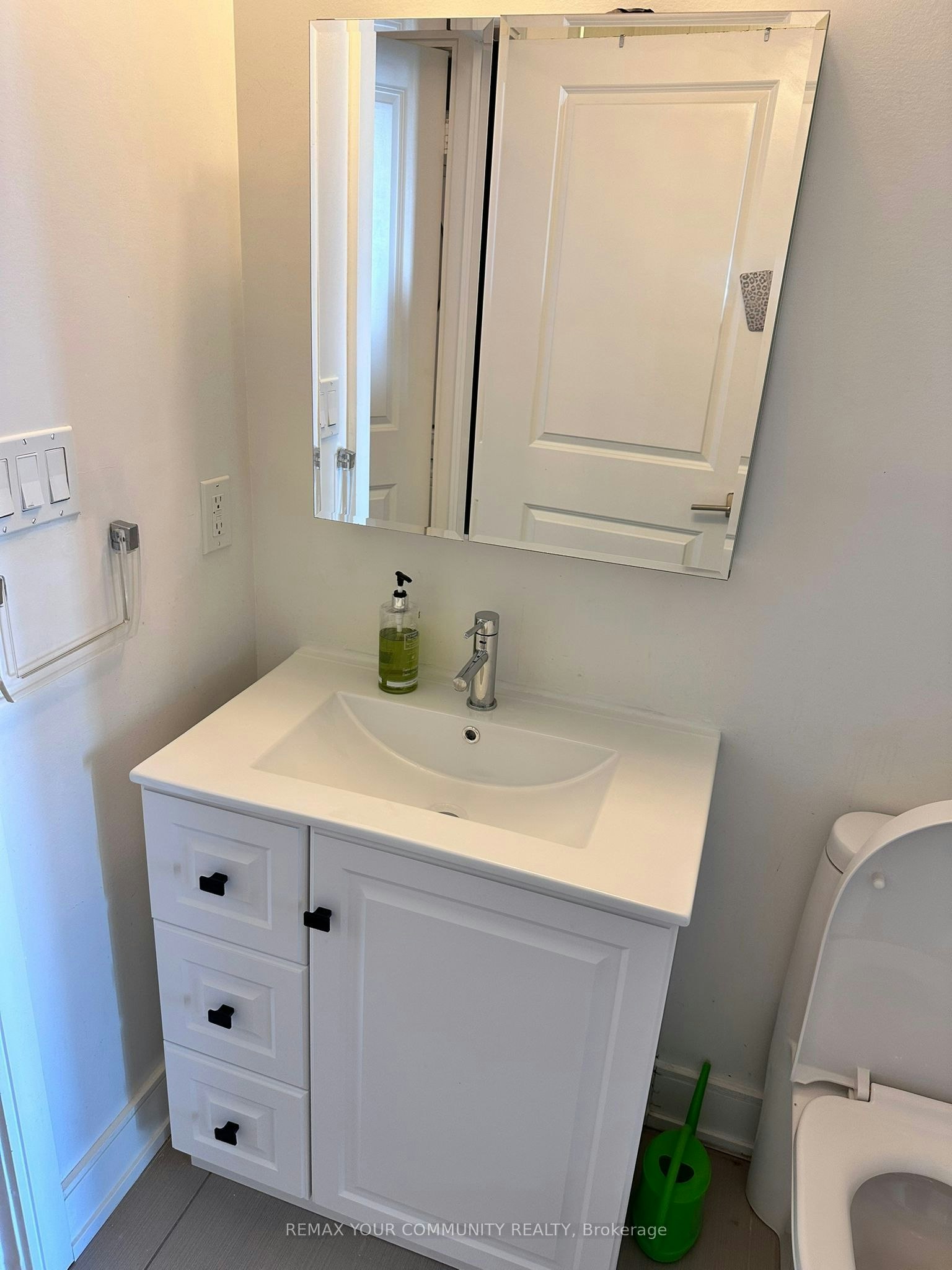 807B-9600 Yonge Street, Richmond Hill, ON, L4C 0X3 - 7