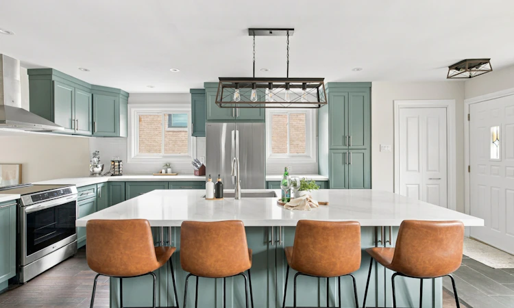 37 Maple Avenue W