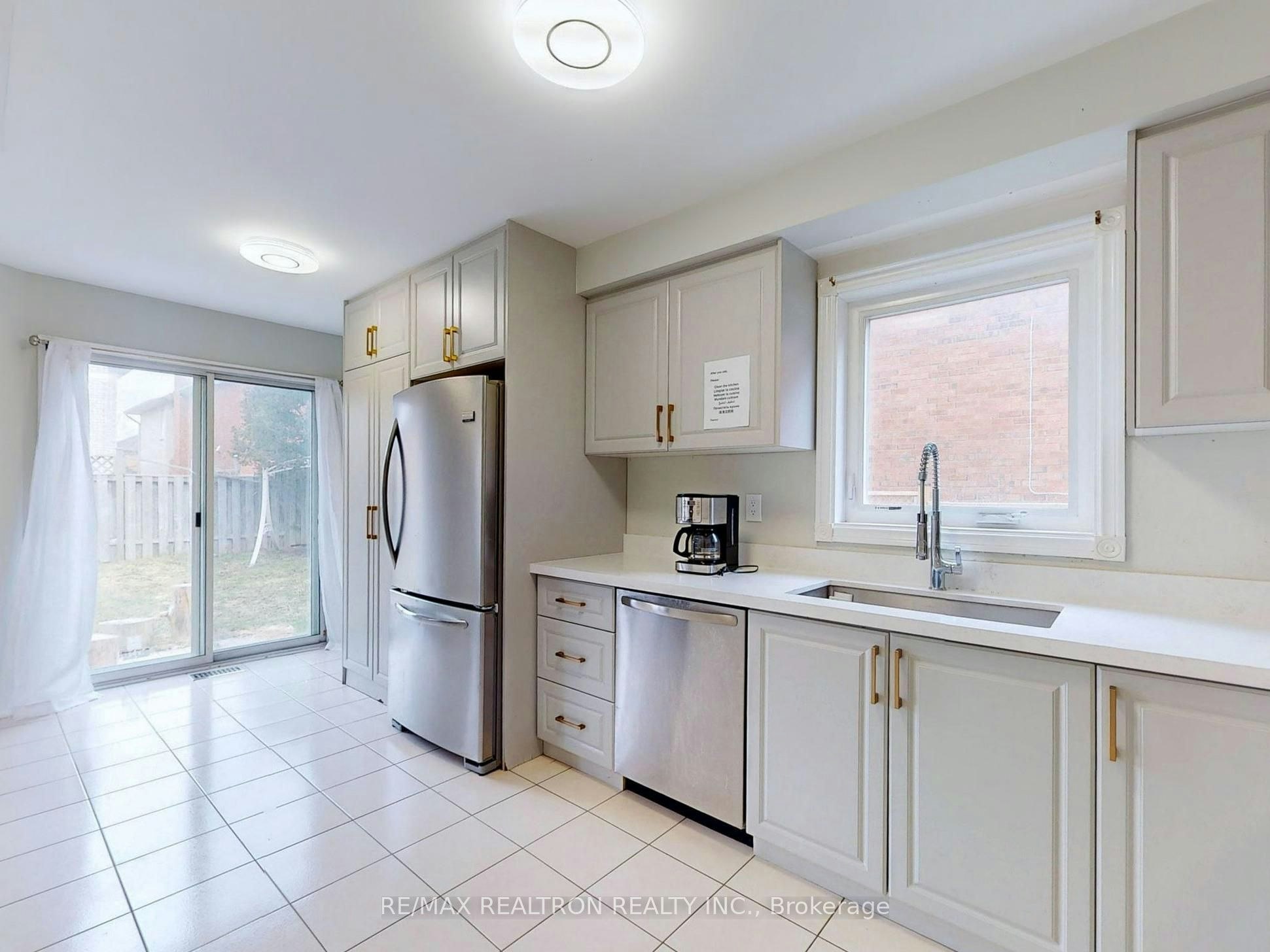 Upper-8 Estoril Street, Richmond Hill, ON, L4C 0B9