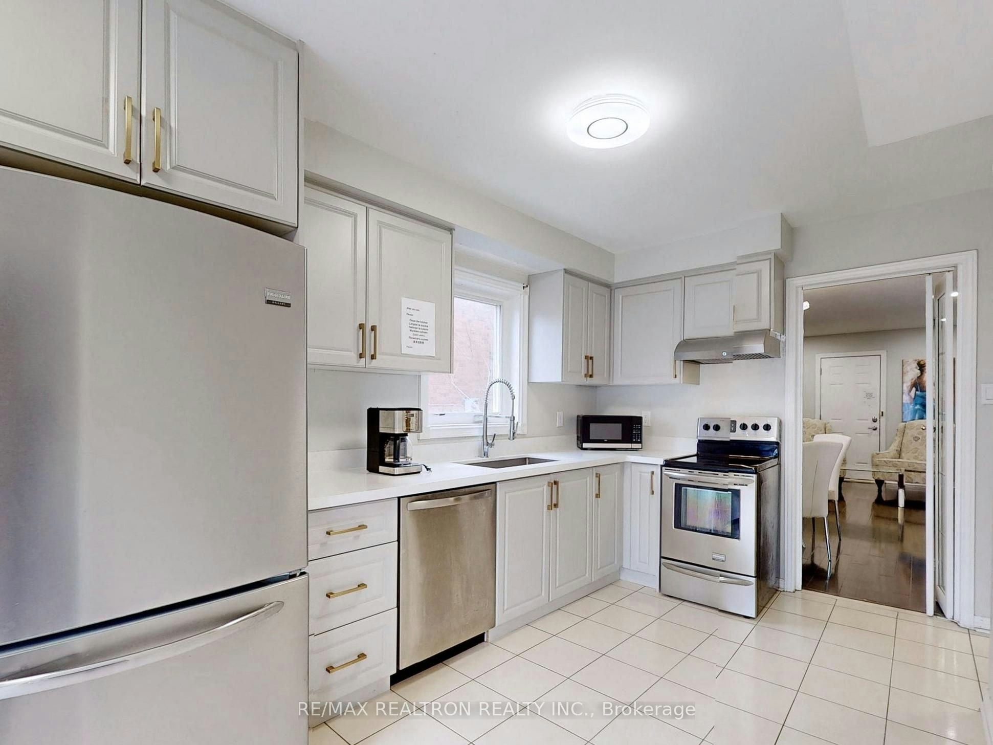 Upper-8 Estoril Street, Richmond Hill, ON, L4C 0B9 2