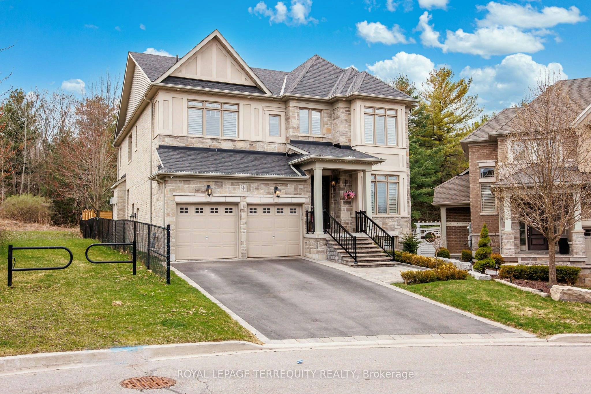 244 Frederick Curran Lane, Newmarket, ON, L3X 0B9