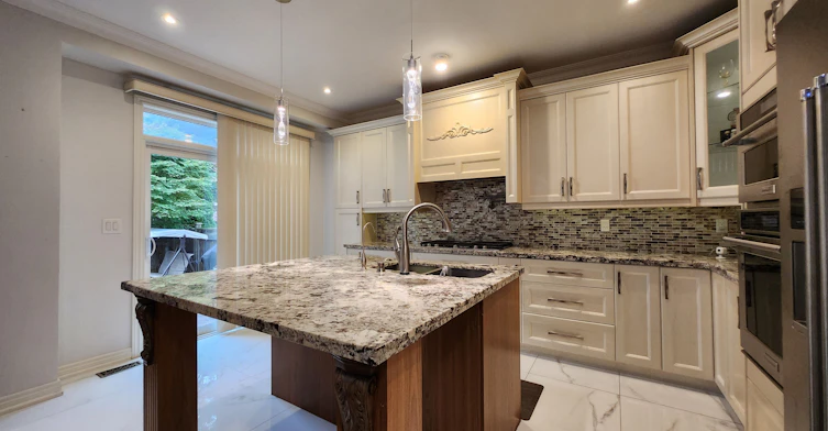 28 Usherwood Street, Aurora, ON, L4G 7X8 - 7