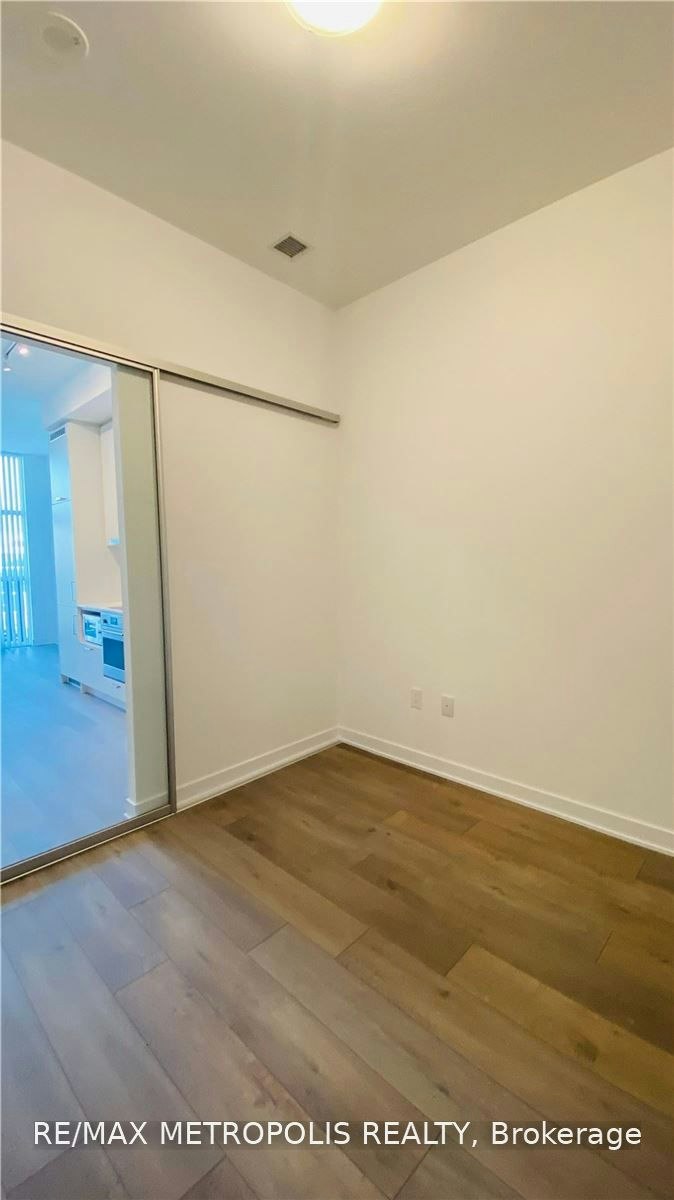 211-10 Honeycrisp Crescent, Vaughan, ON, L4K 0M7 - 18