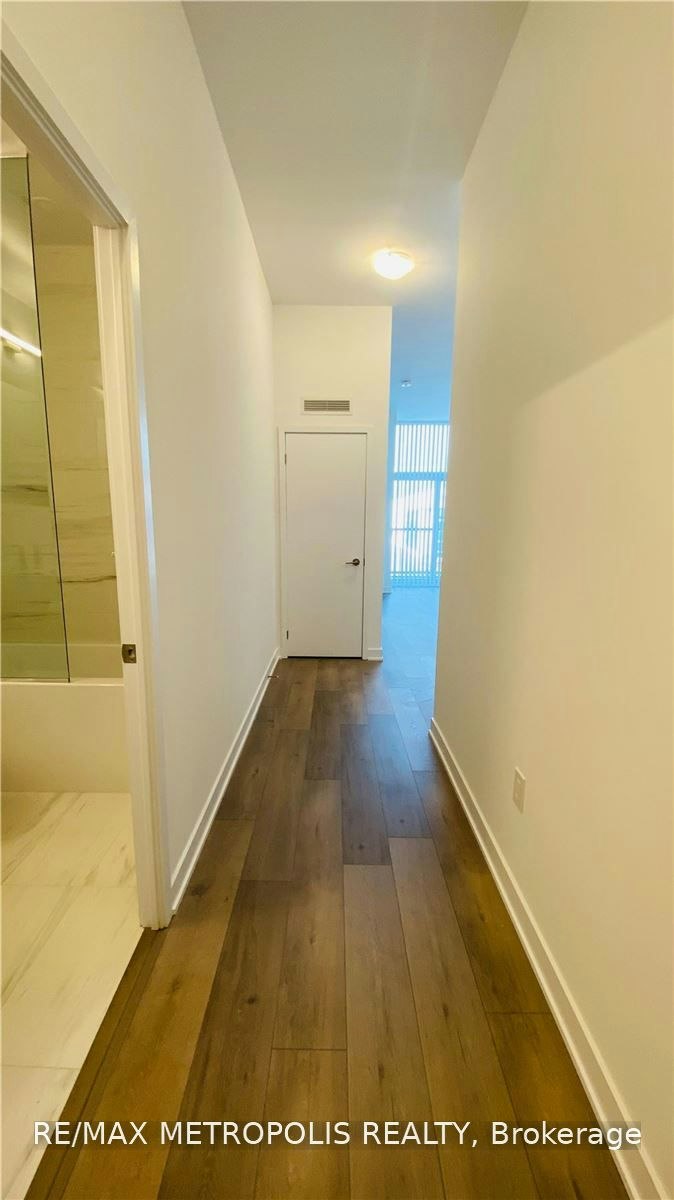 211-10 Honeycrisp Crescent, Vaughan, ON, L4K 0M7 - 3