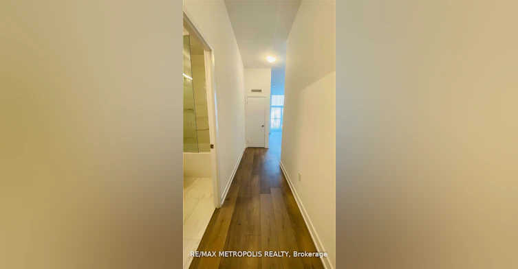 211-10 Honeycrisp Crescent, Vaughan, ON, L4K 0M7 - 3