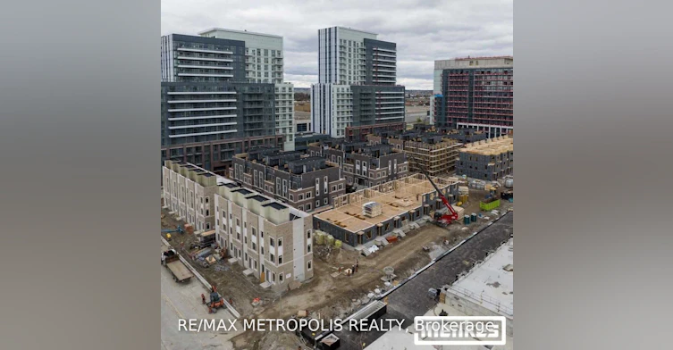 211-10 Honeycrisp Crescent, Vaughan, ON, L4K 0M7