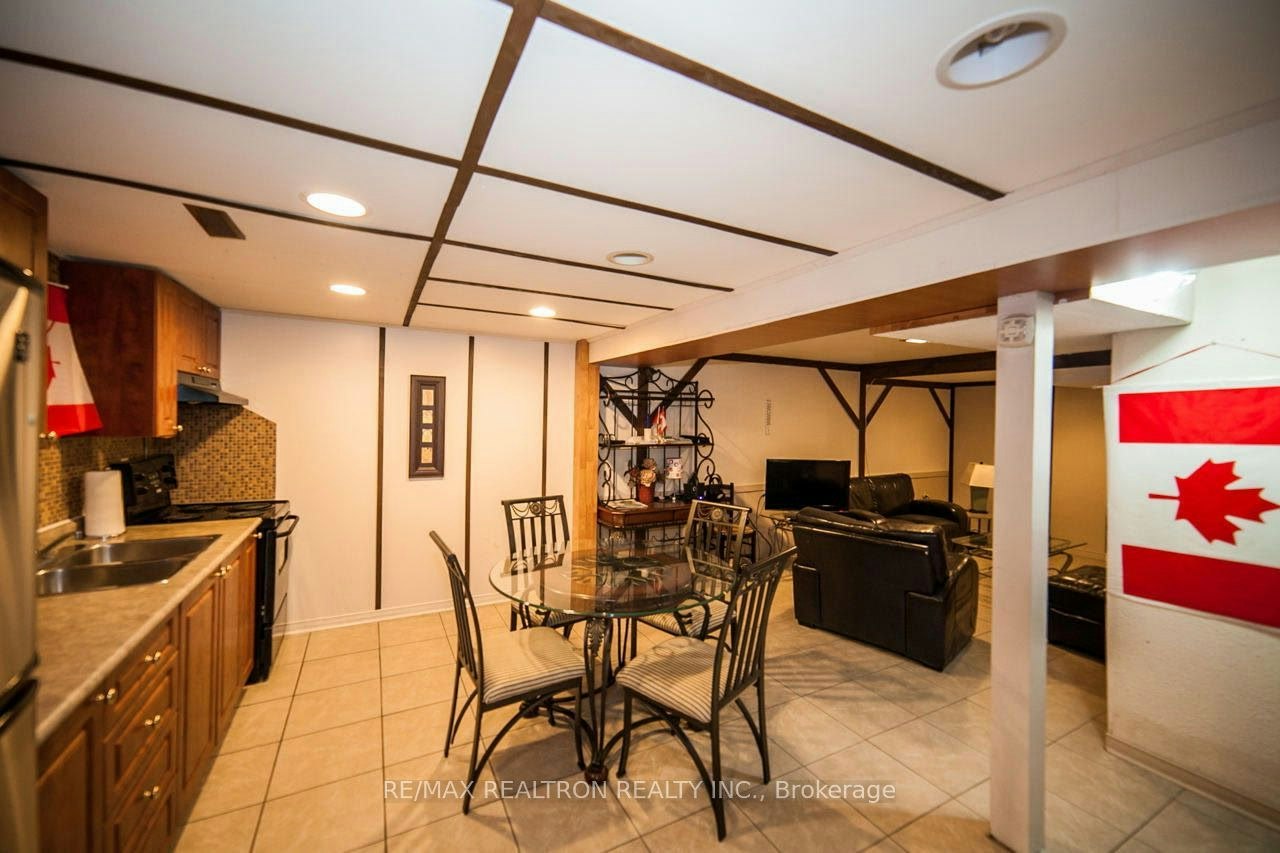 14 Plaisance Road, Richmond Hill, ON, L4C 5B5 - 2