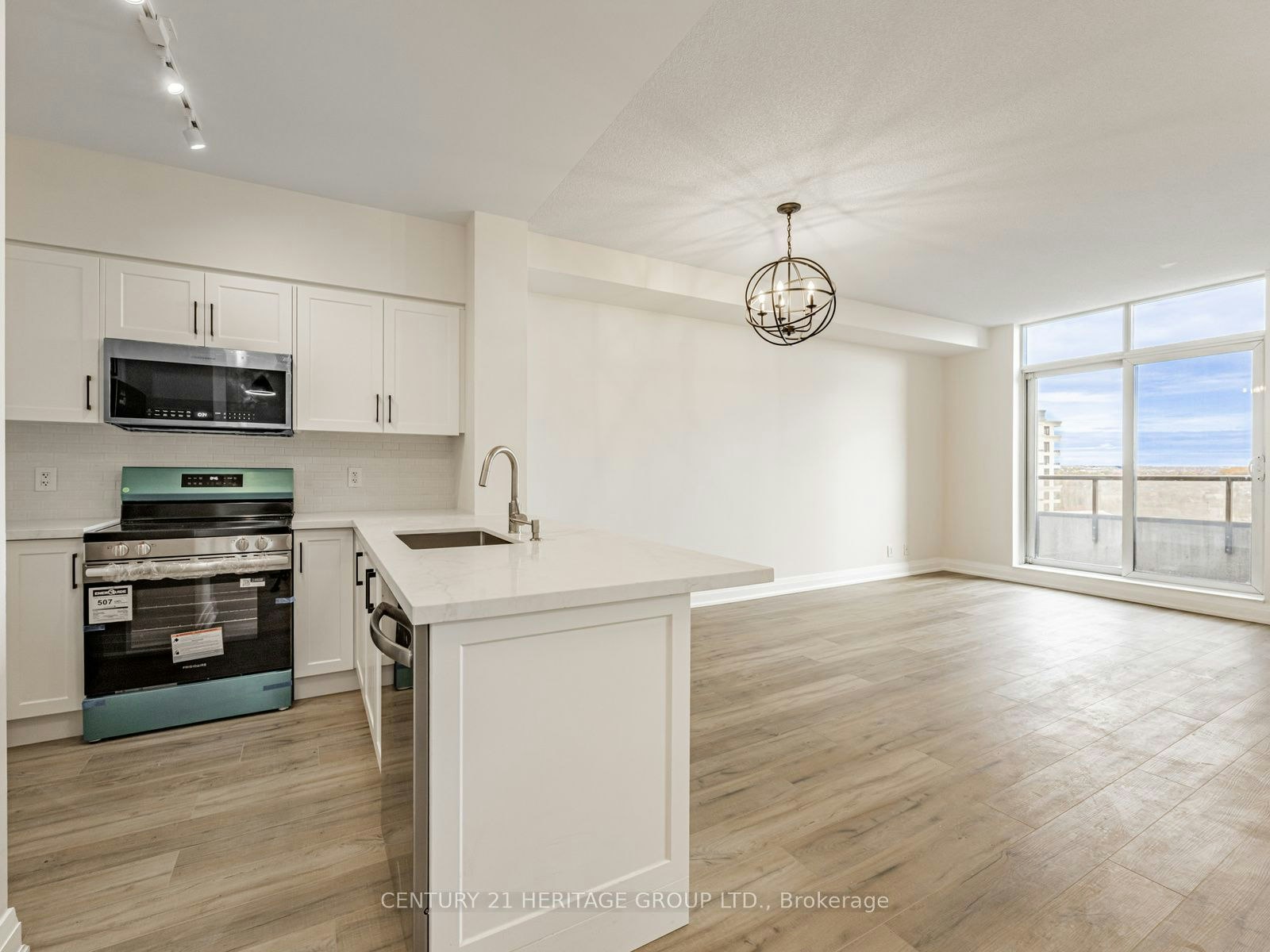 1611-9225 Jane Street, Vaughan, ON, L6A 0J7 - 8