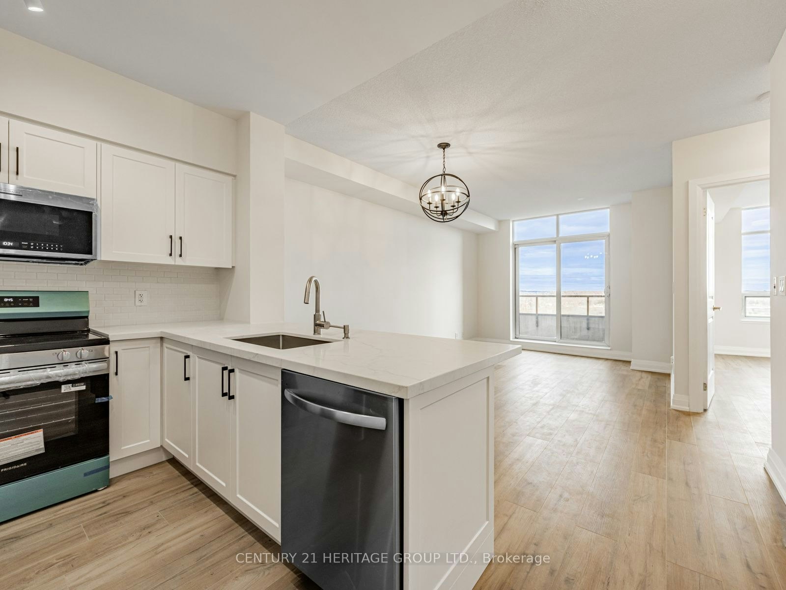1611-9225 Jane Street, Vaughan, ON, L6A 0J7 - 6