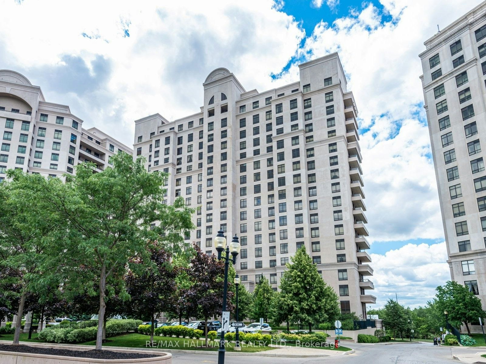 303-9245 Jane Street, Vaughan, ON, L6A 0J9