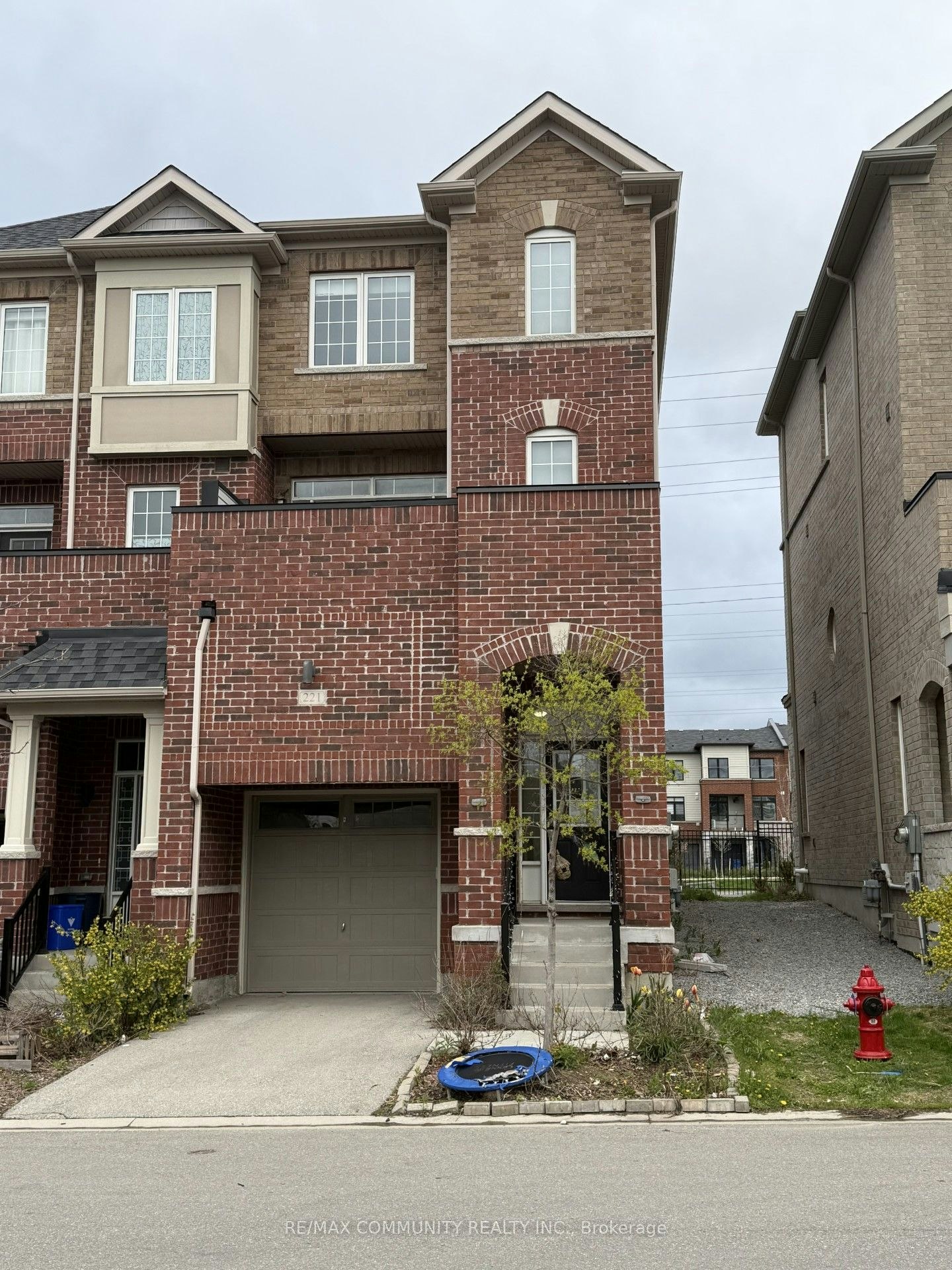 221 Harding Park Street N, Newmarket, ON, L3Y 0E3