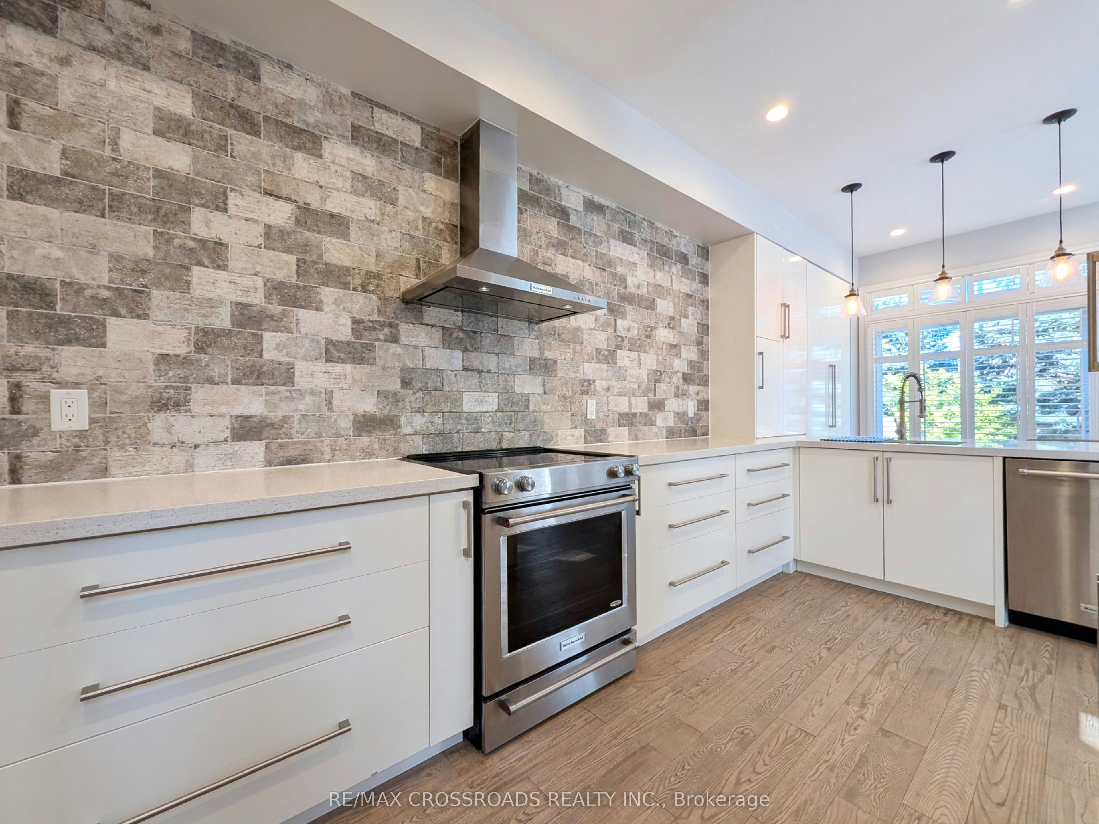 31 Loire Valley Avenue, Vaughan, ON, L4J 8T3 - 11