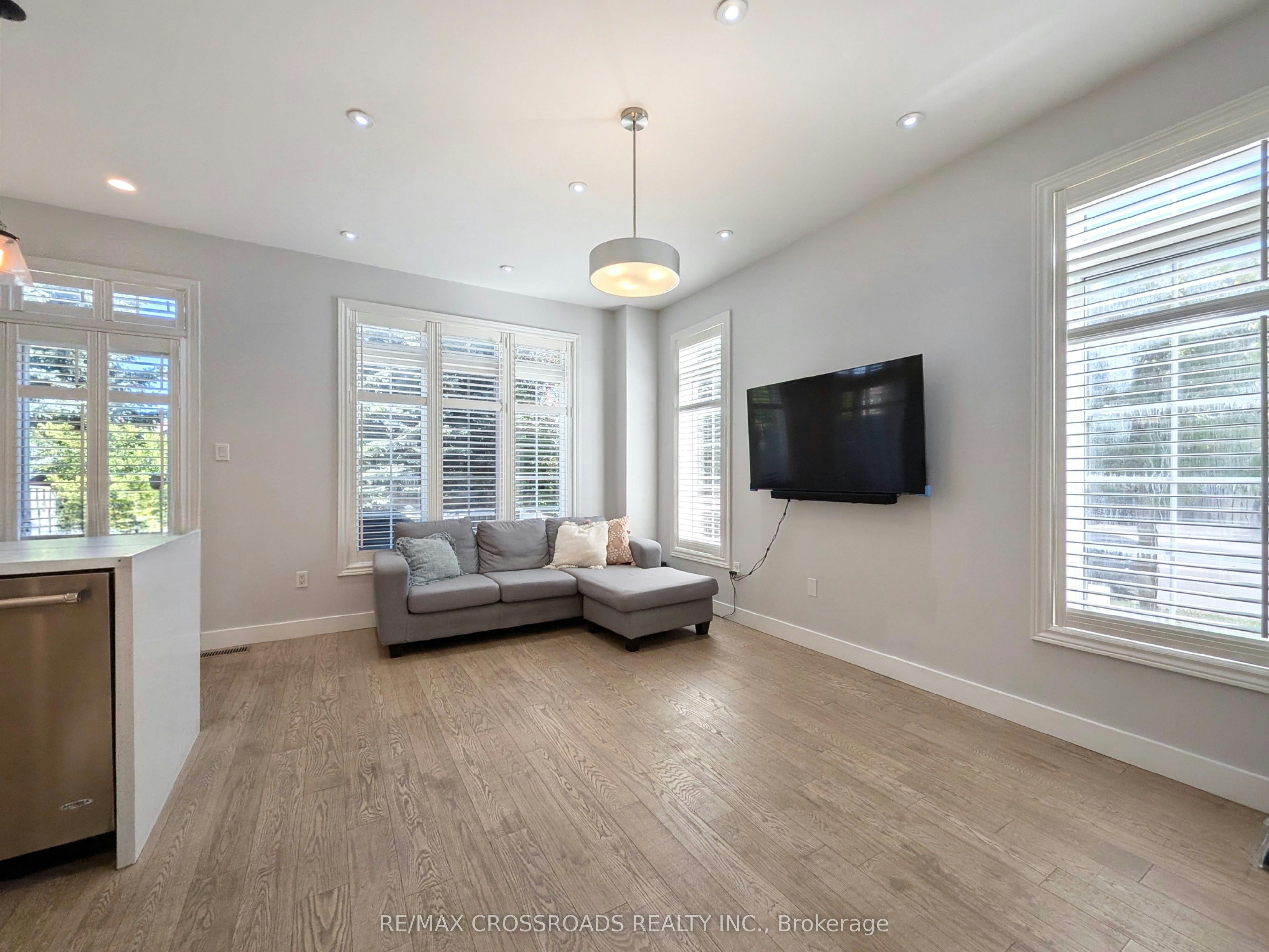 31 Loire Valley Avenue, Vaughan, ON, L4J 8T3 - 8