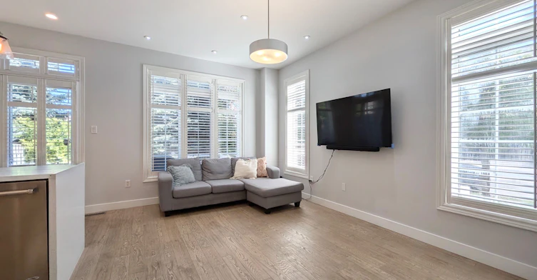 31 Loire Valley Avenue, Vaughan, ON, L4J 8T3 - 8