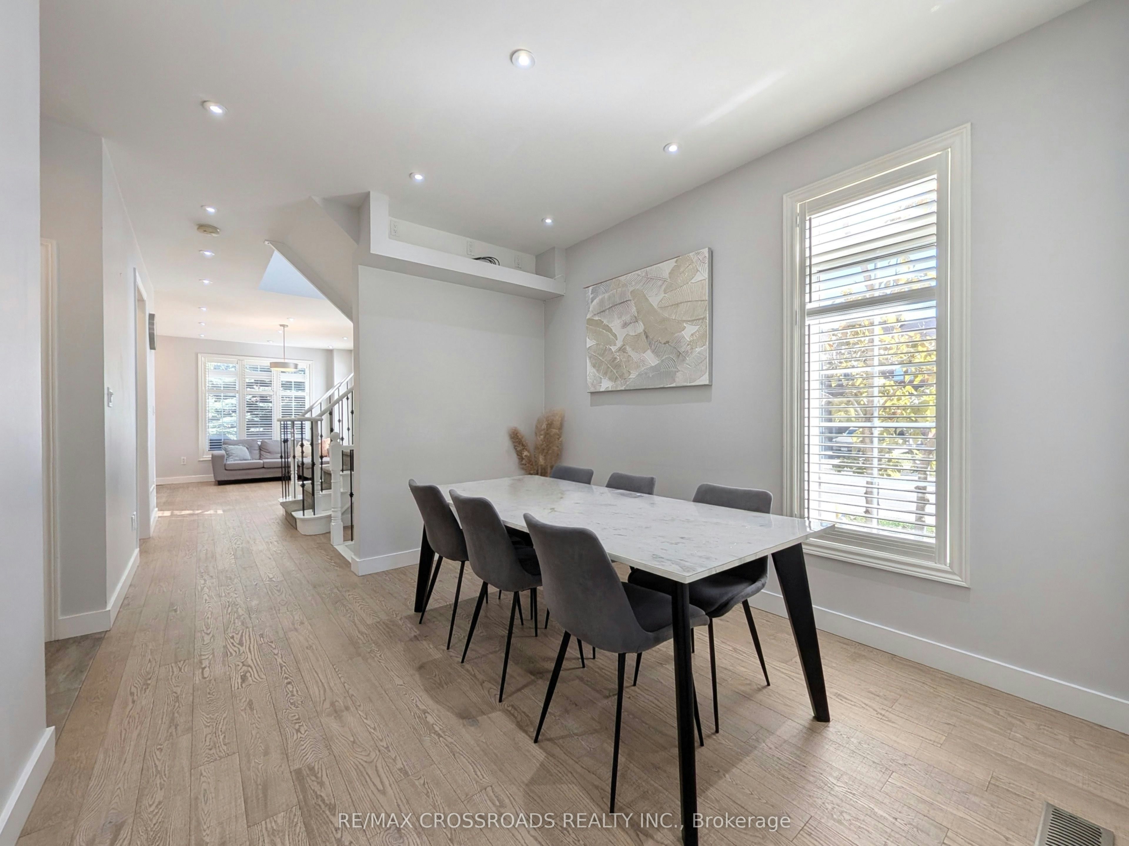 31 Loire Valley Avenue, Vaughan, ON, L4J 8T3 - 4