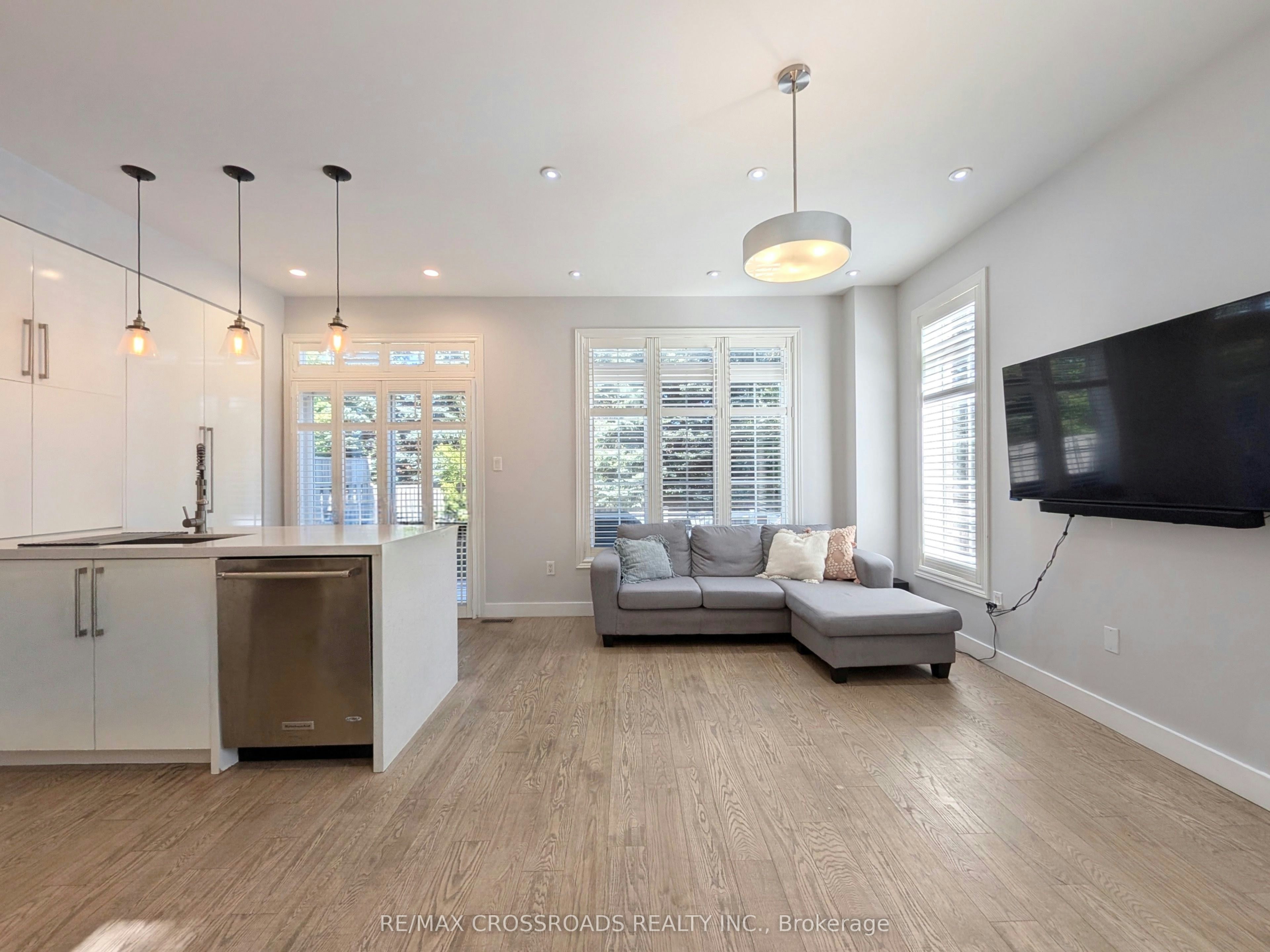 31 Loire Valley Avenue, Vaughan, ON, L4J 8T3 - 7