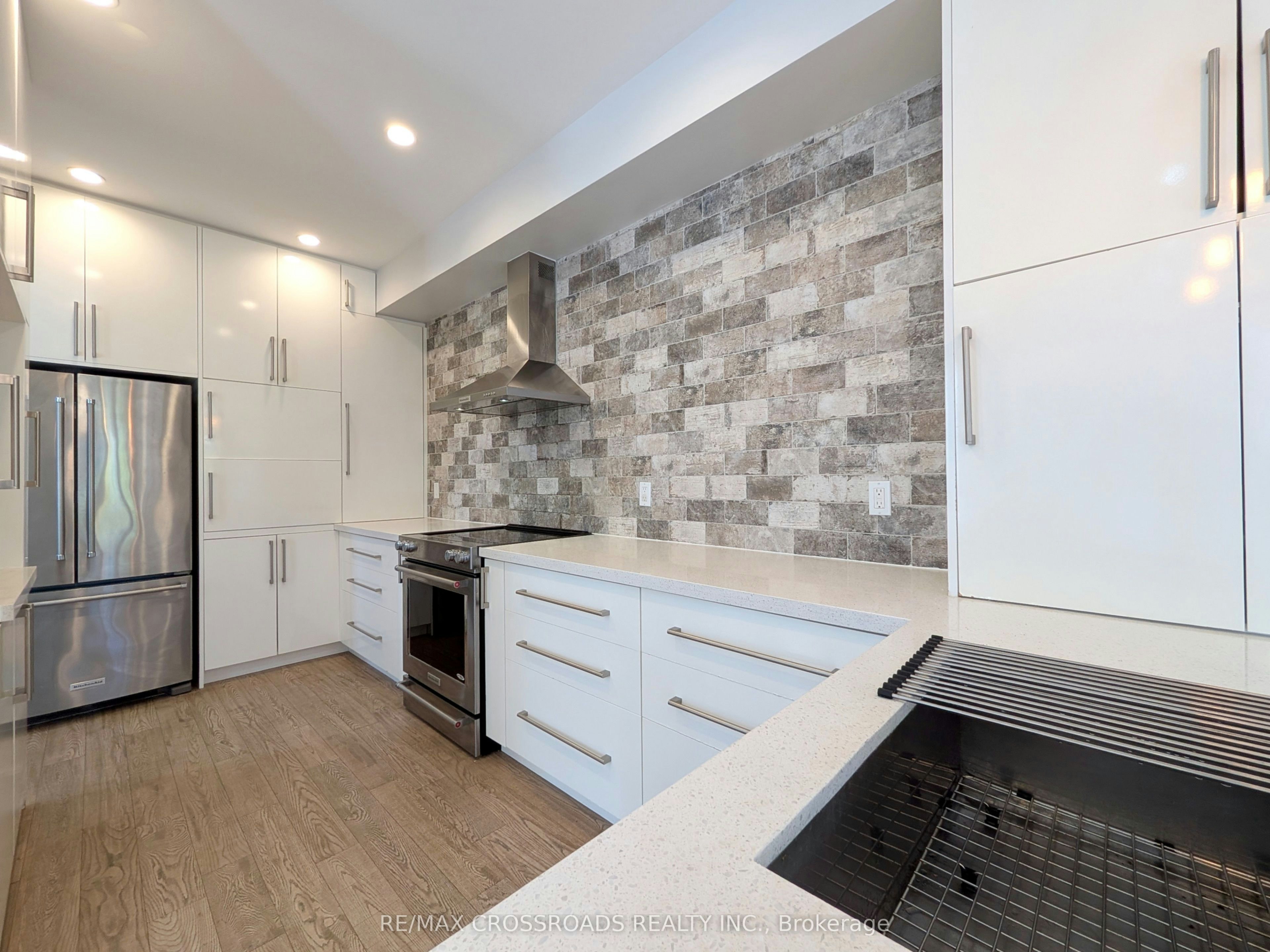 31 Loire Valley Avenue, Vaughan, ON, L4J 8T3 - 13
