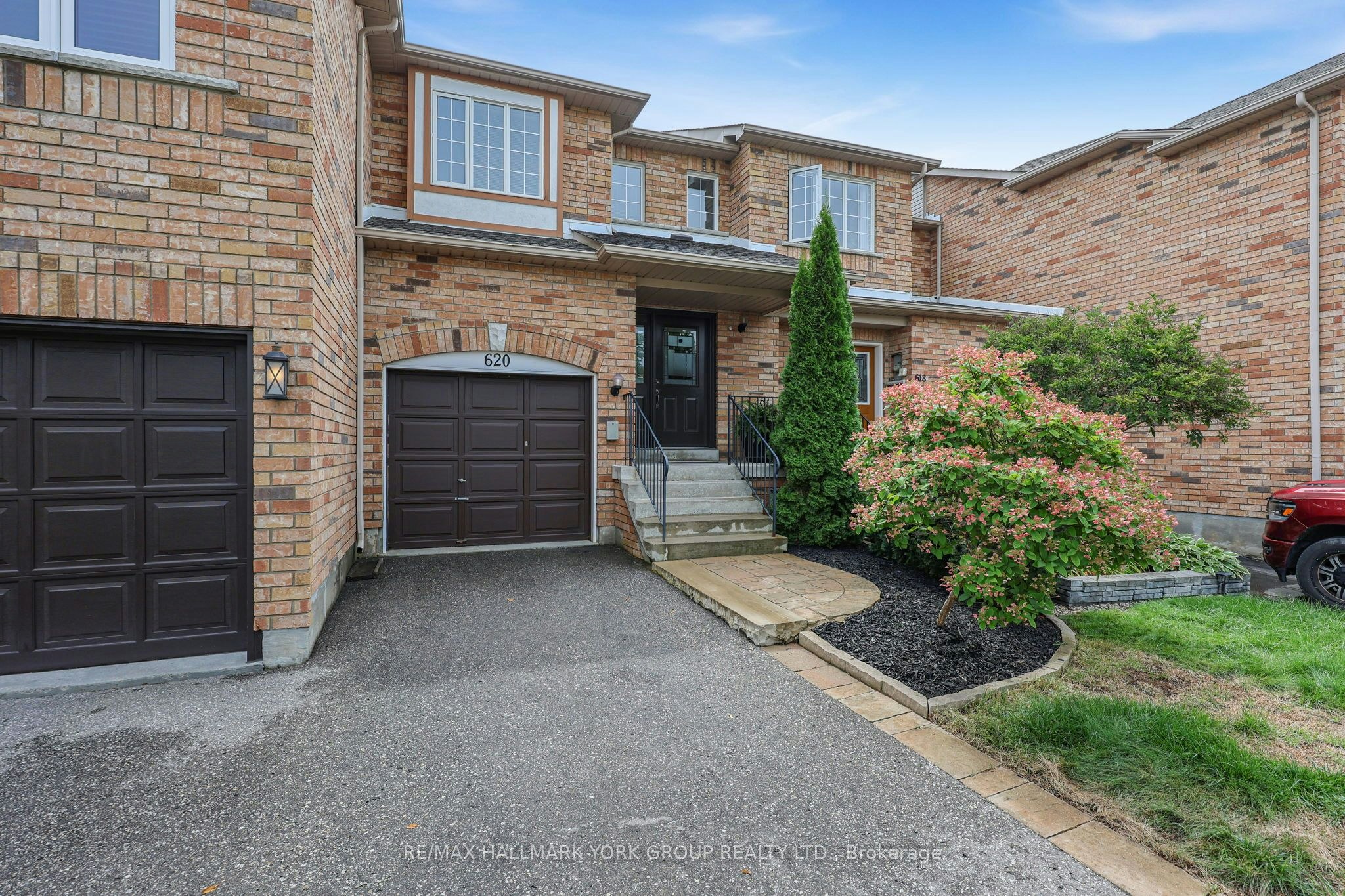 620 Bondi Avenue, Newmarket, ON, L3Y 8S8