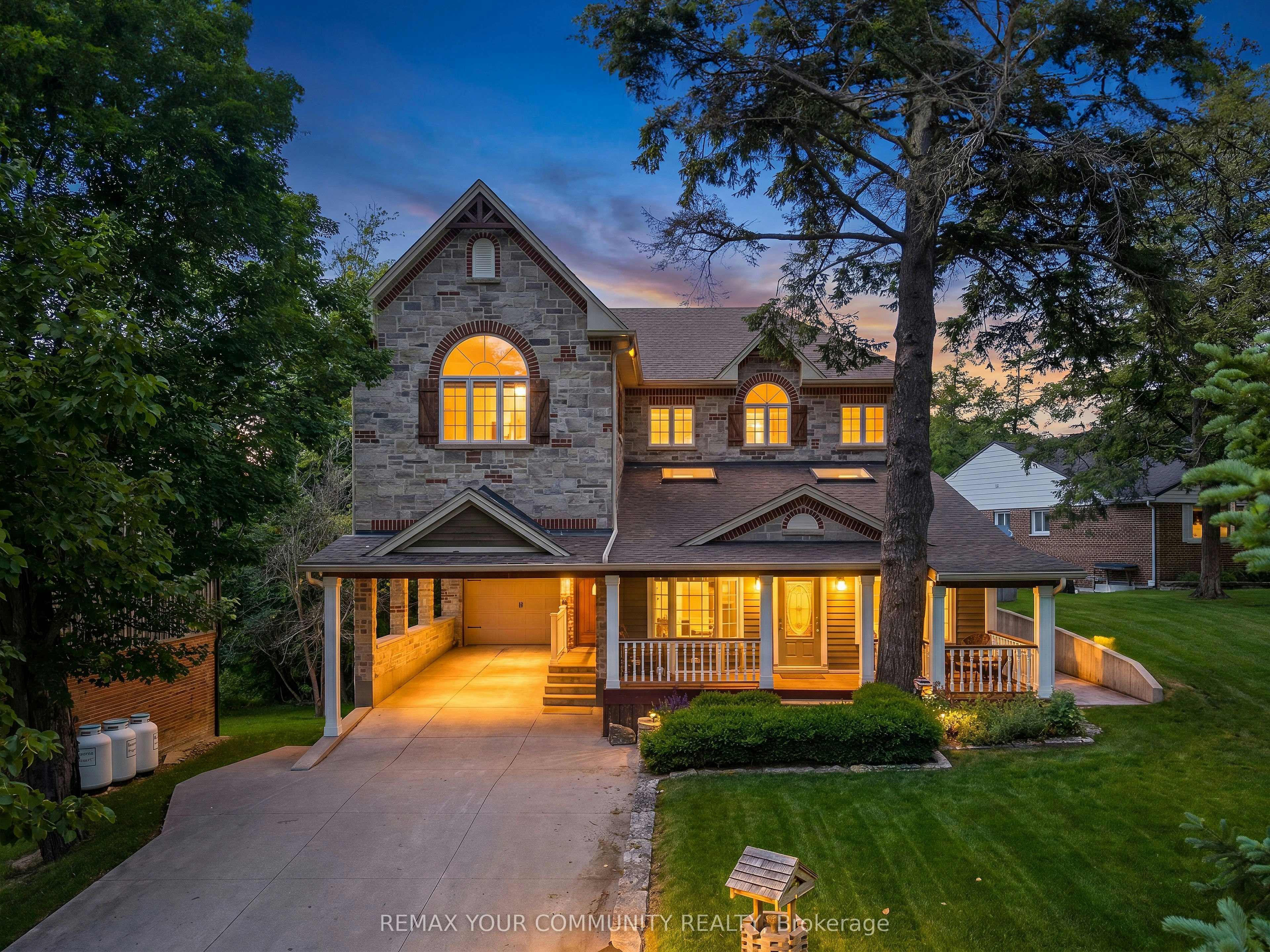 124 Elmpine Trail, King, ON, L7B 1K4