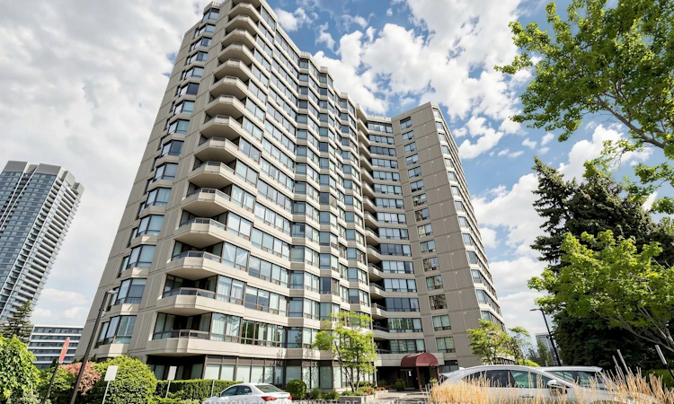 806-7460 Bathurst Street