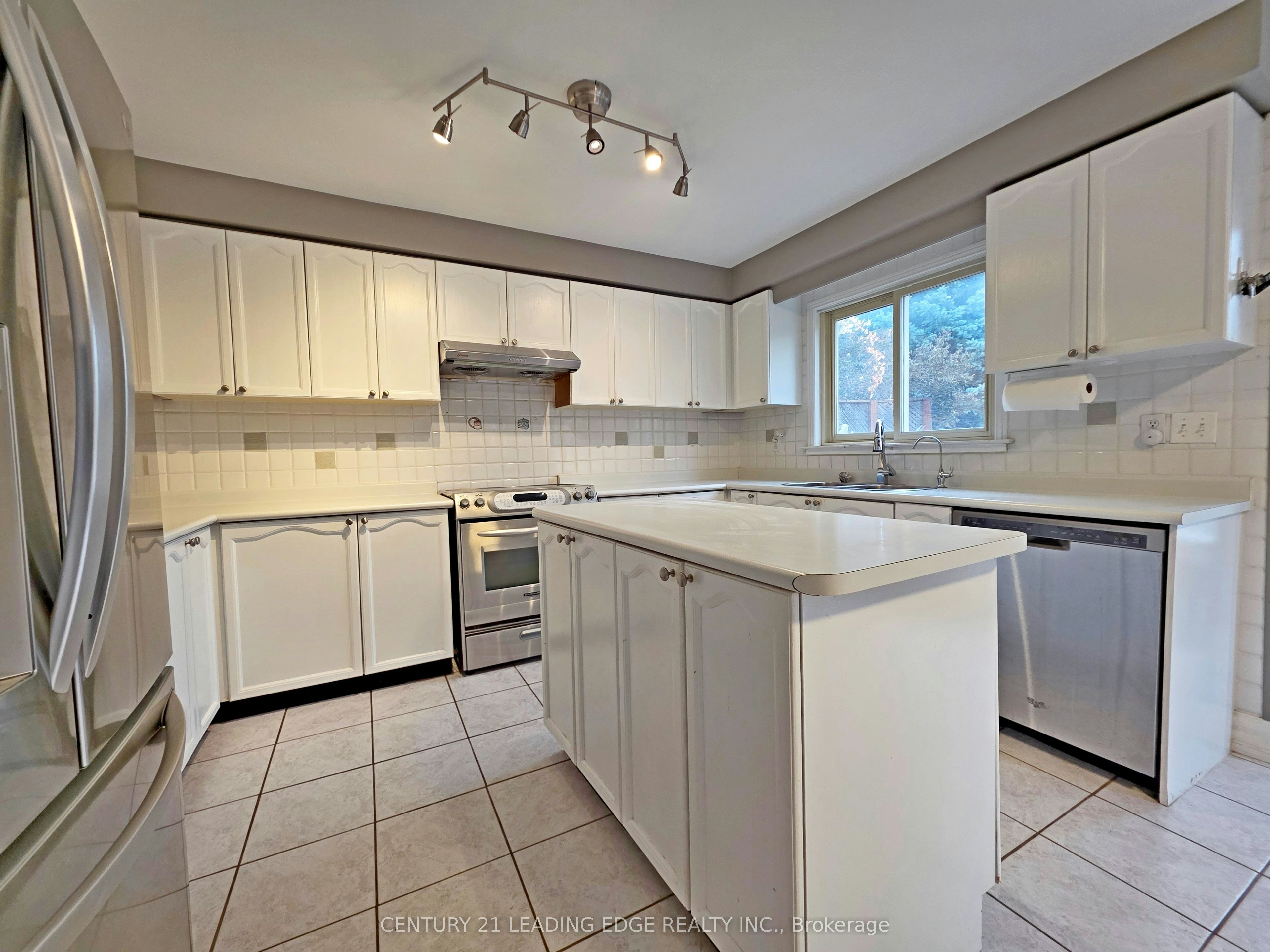 14 Hadera Place, Georgina, ON, L4P 3N6 - 13