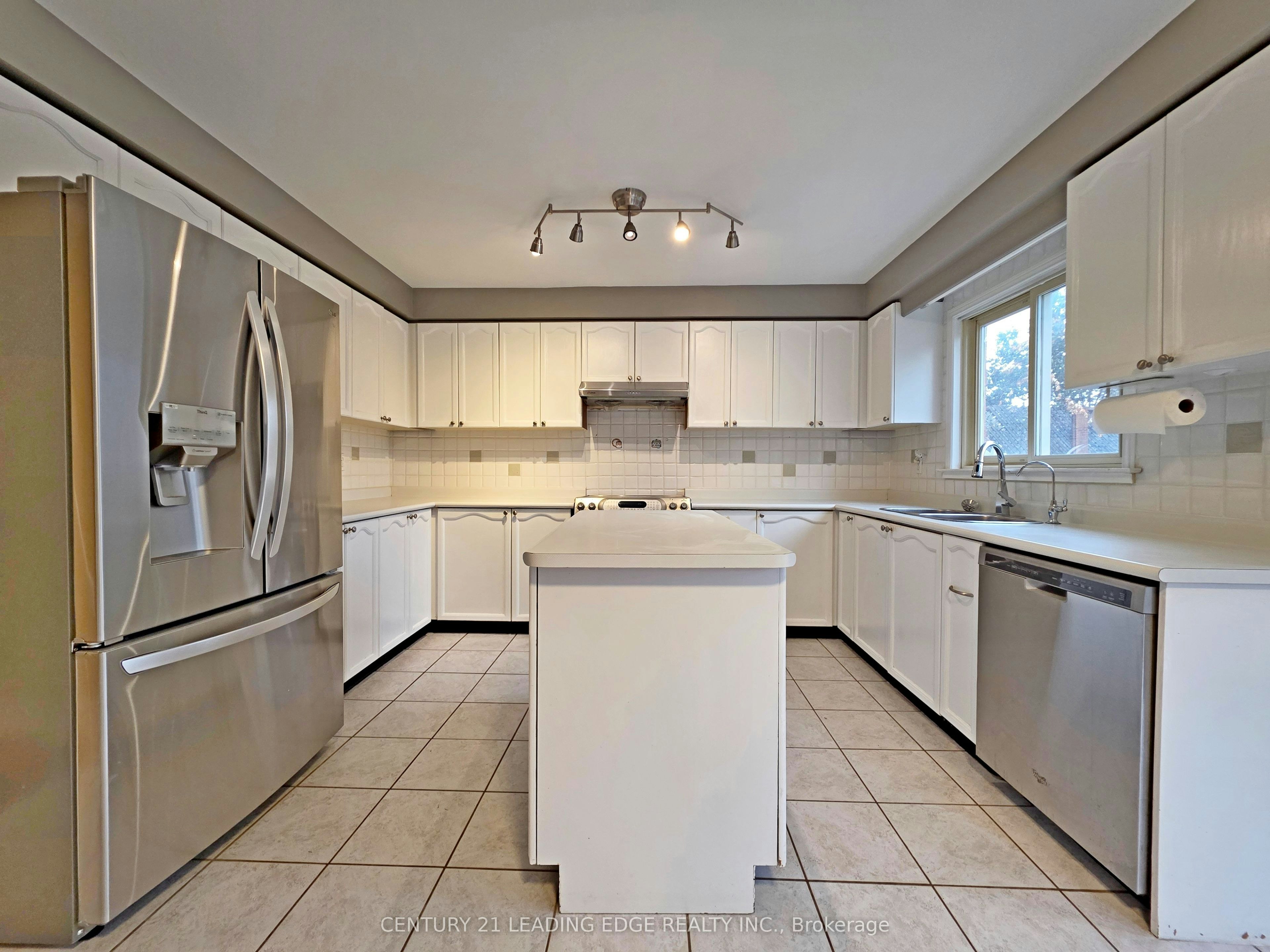 14 Hadera Place, Georgina, ON, L4P 3N6 - 12