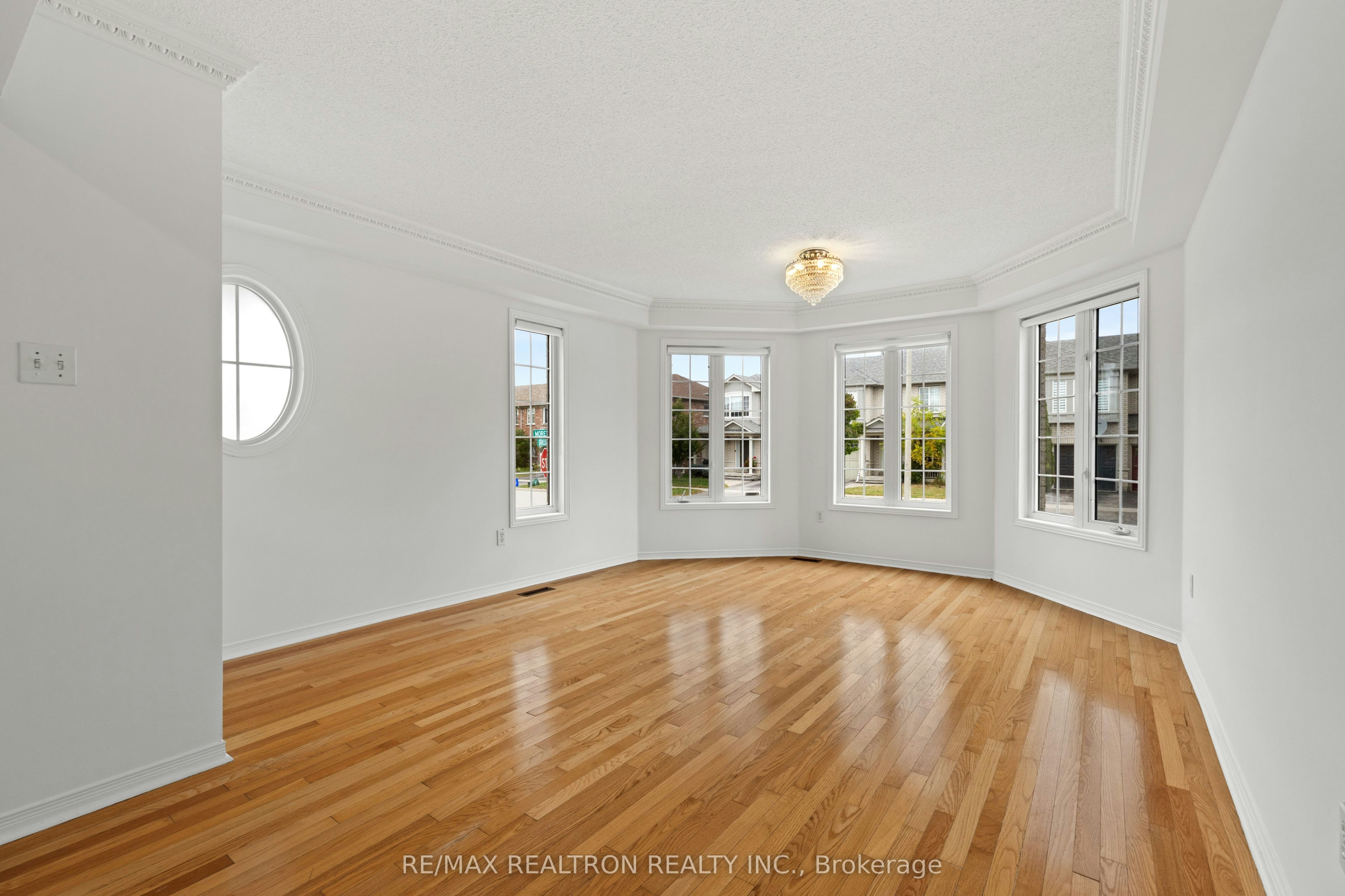 55 Grassland Avenue, Richmond Hill, ON, L4B 4K9 - 5