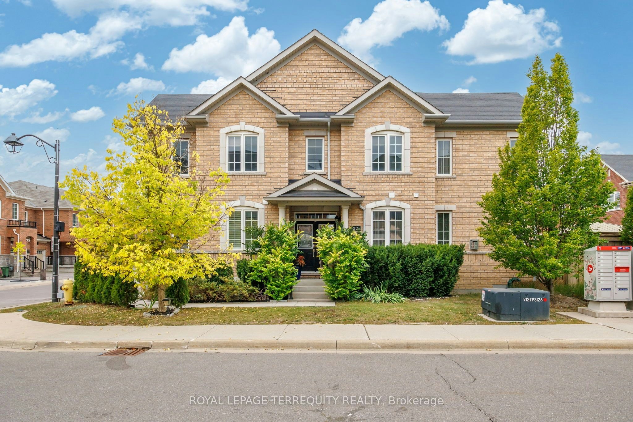 22 Harcourt Street, Vaughan, ON, L6A 4Y4