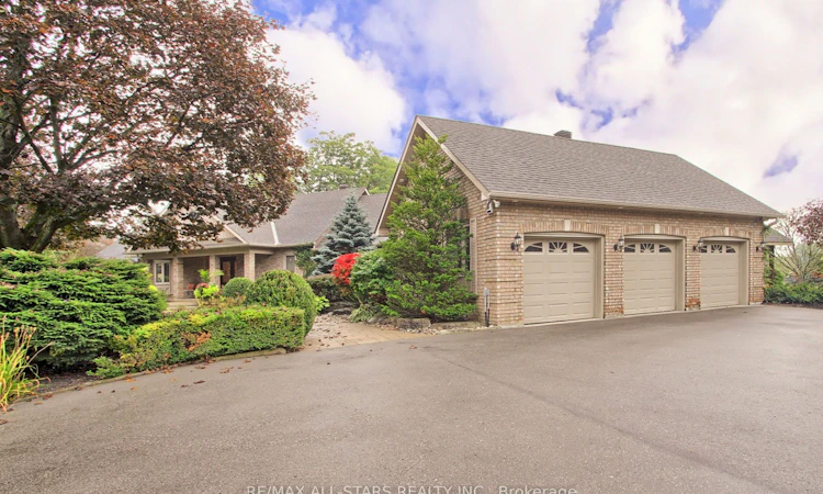 15 Lobraico Lane