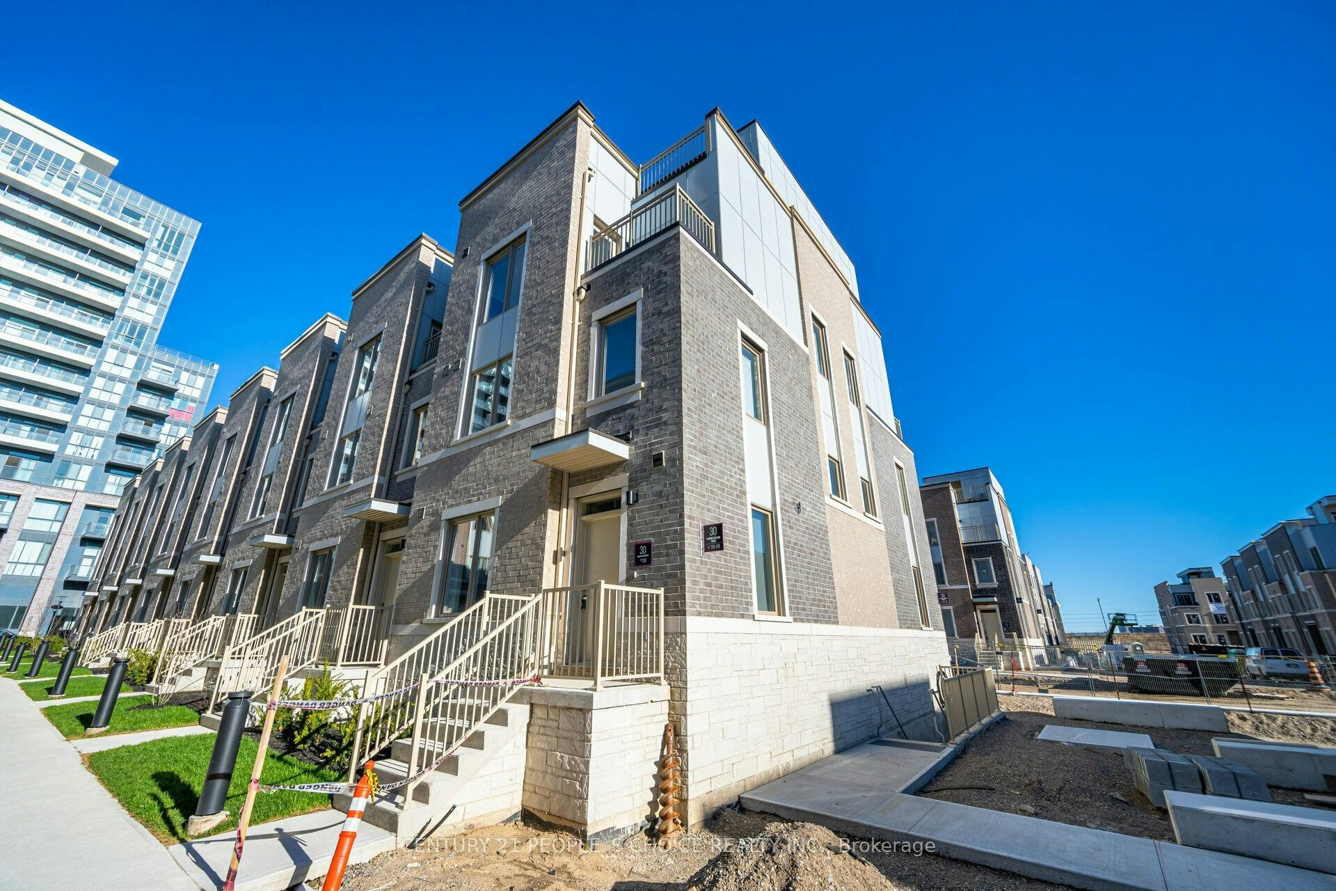 126-30 Almond Blossom Mews, Vaughan, ON, L4K 0N6 - 2