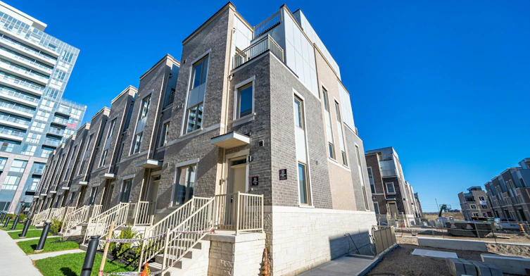 126-30 Almond Blossom Mews, Vaughan, ON, L4K 0N6 - 2