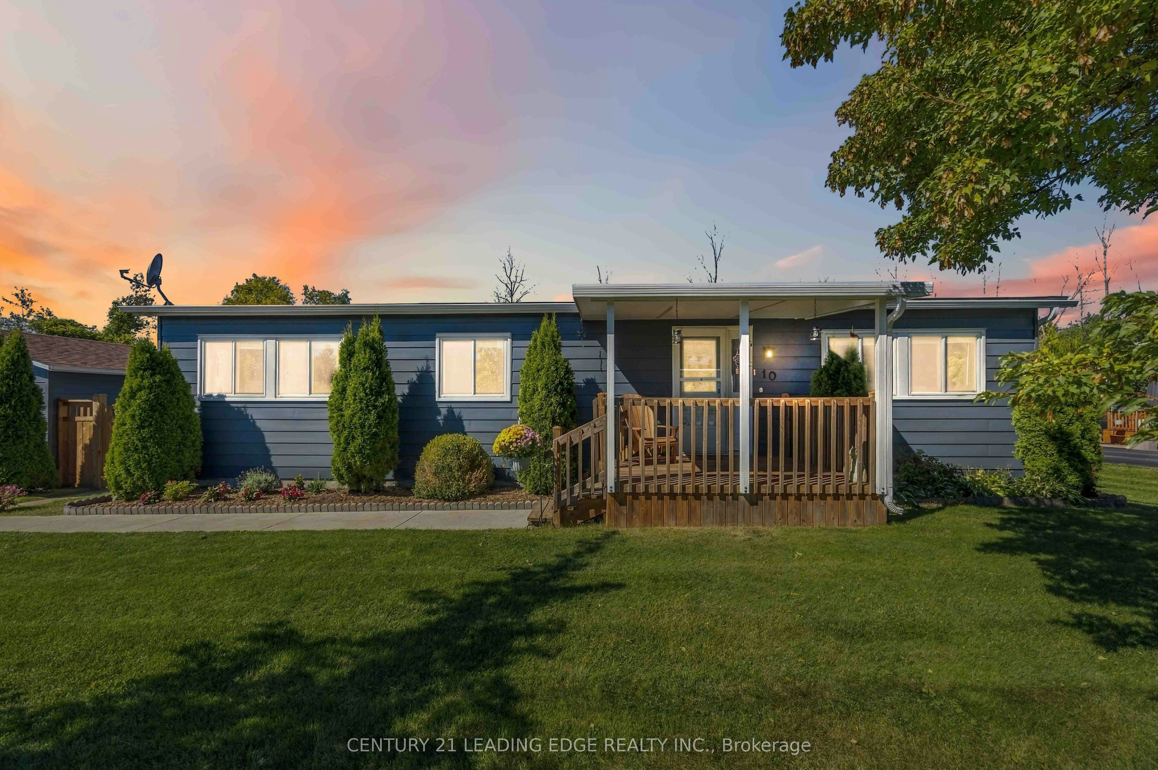 10 Hummingbird Circle, Georgina, ON, L0E 1R0