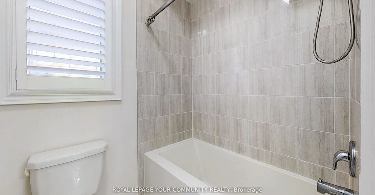 19 Robert Baldwin Boulevard, East Gwillimbury, ON, L9N 0R3 - 34