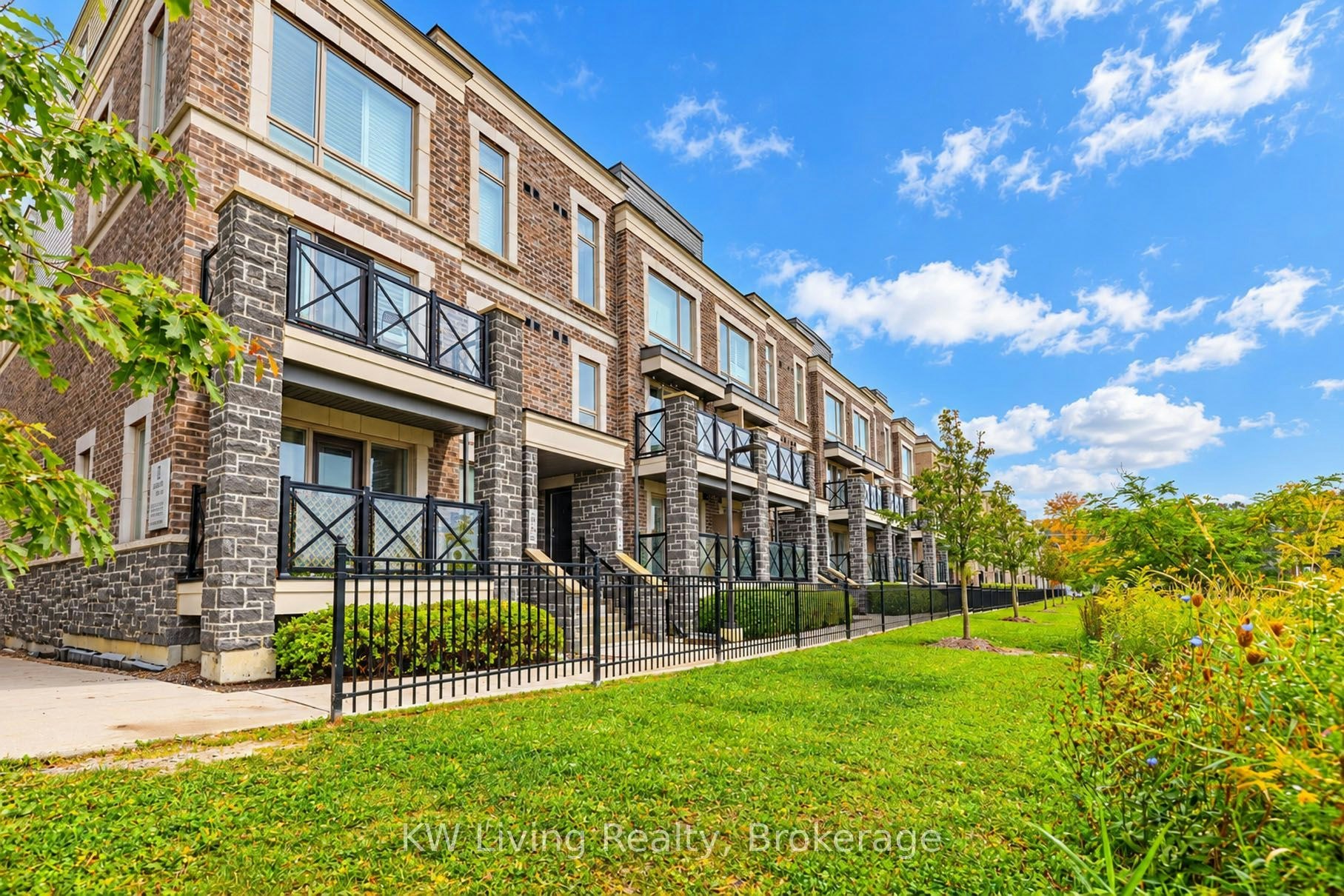 318-20 Dunsheath Way, Markham, ON, L6B 1N3