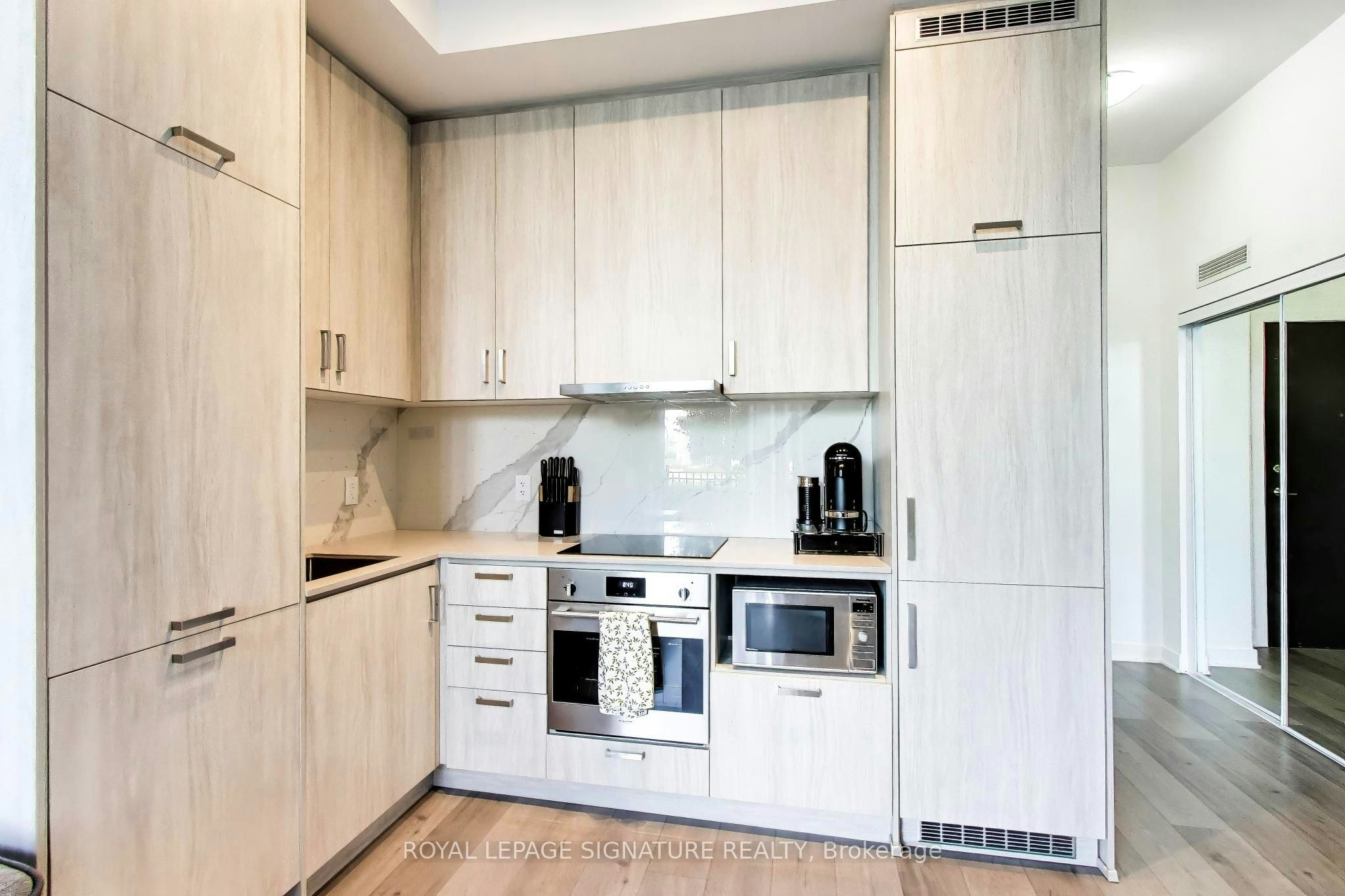 105-60 Honeycrisp Crescent, Vaughan, ON, L4K 0N5