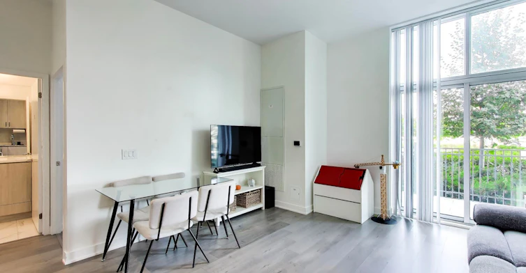 105-60 Honeycrisp Crescent, Vaughan, ON, L4K 0N5 - 4
