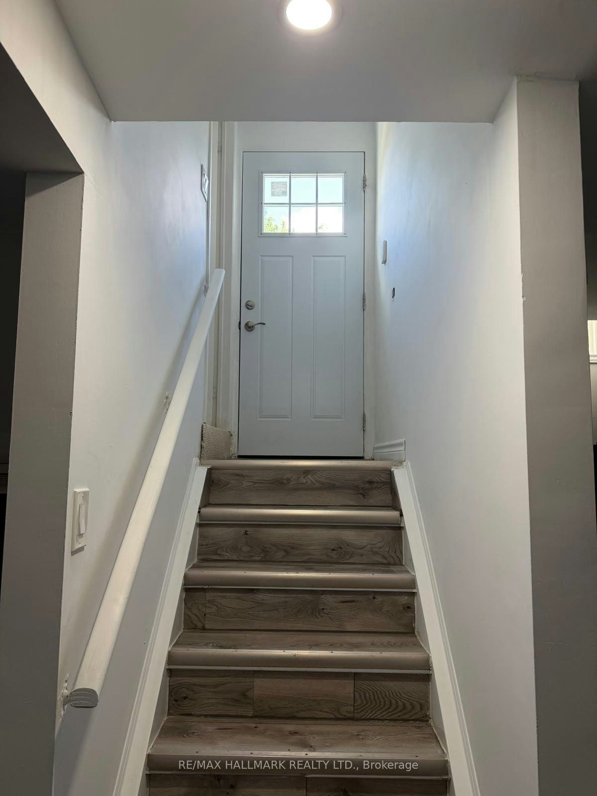 141 Gail Parks Crescent, Newmarket, ON, L3X 3C1 - 3