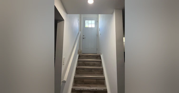 141 Gail Parks Crescent, Newmarket, ON, L3X 3C1 - 3