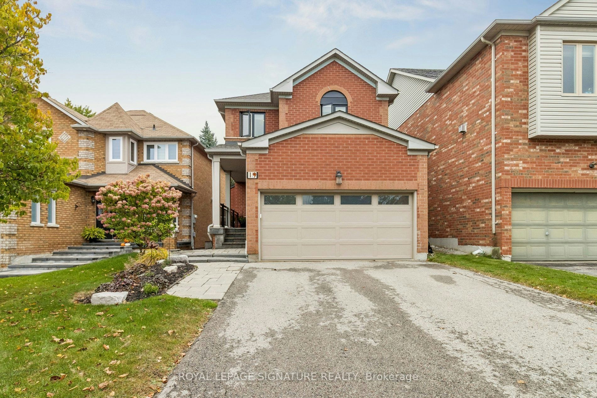 19 Ballymore Drive, Aurora, ON, L4G 7E6