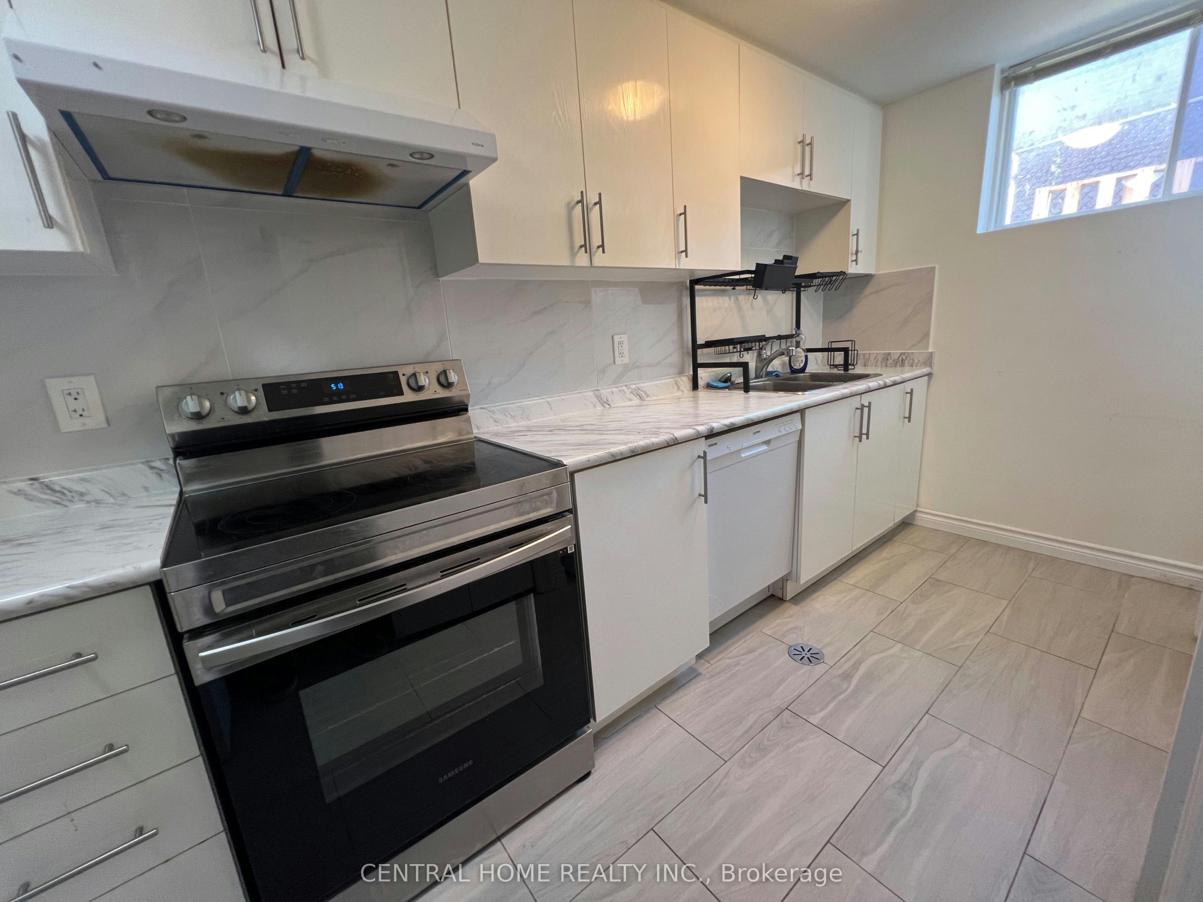 Lower-299 Lakeview Boulevard, Georgina, ON, L4P 2Y6 - 9